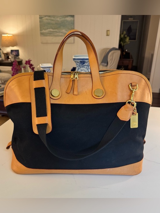 Dooney & Bourke Handbags - 🖤💛 VINTAGE DOONEY AND  BOURKE CABRIOLET WEEKENDER!